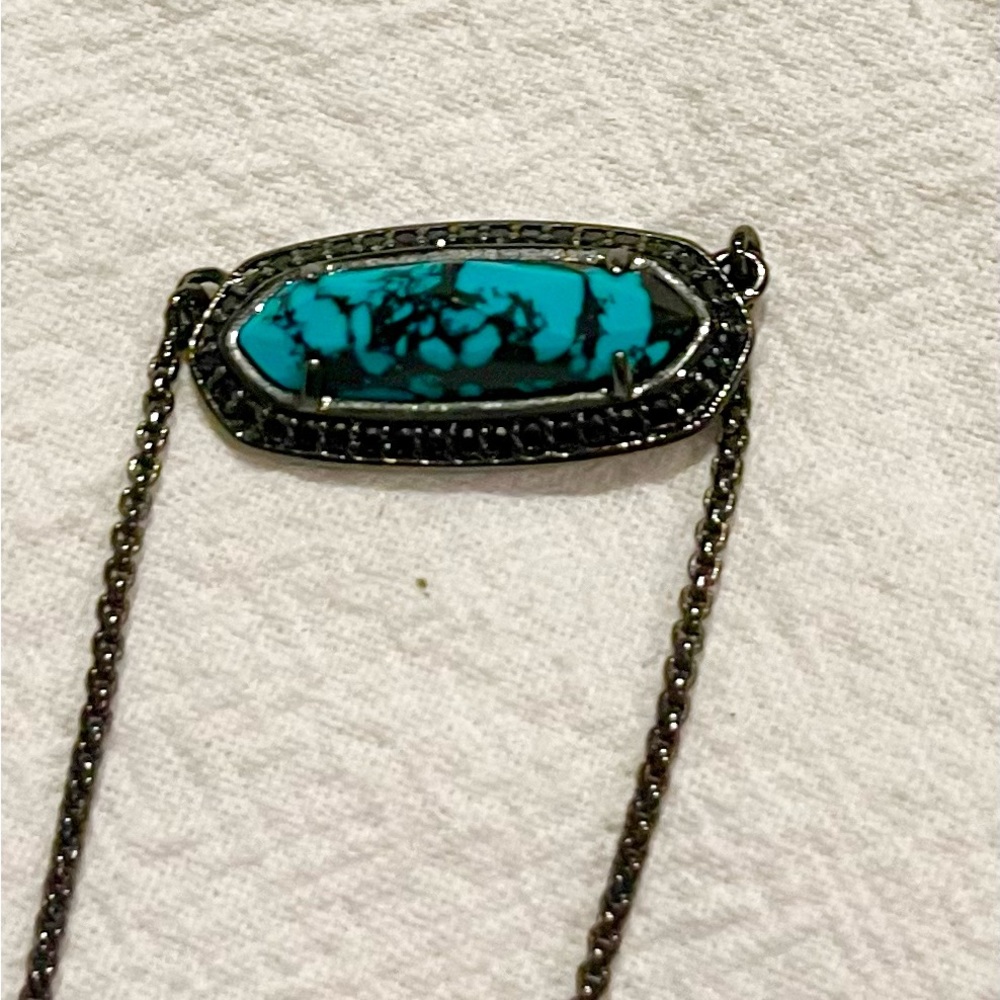 Kendra Scott necklace